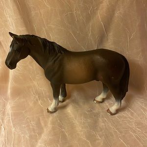 Schelich hard plastic/rubber horse w/white ankles & silver horseshoes- unisex